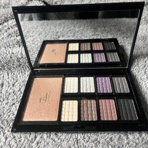 Doucce Magnetic Eyeshadow Pro Palette With Highlighter